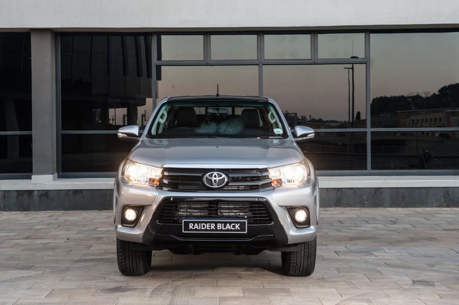  Toyota Hilux 4x4 Raider Double Cab Black 2017 года  (ZA) (фото 9 из 17)